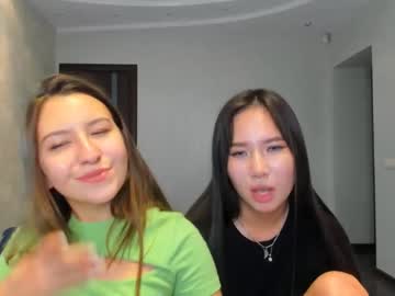 couple New Asian Webcam Girls with moolly_moore