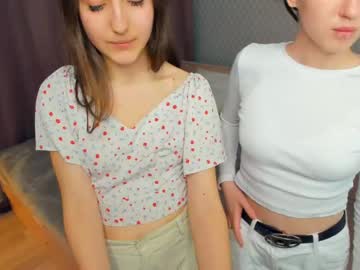 couple New Asian Webcam Girls with jodyclowes