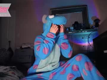 girl New Asian Webcam Girls with scarlettgracevip