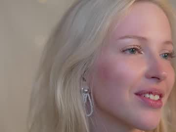 couple New Asian Webcam Girls with sparks__daisy